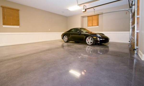 Garasi dengan Lantai Beton Polished